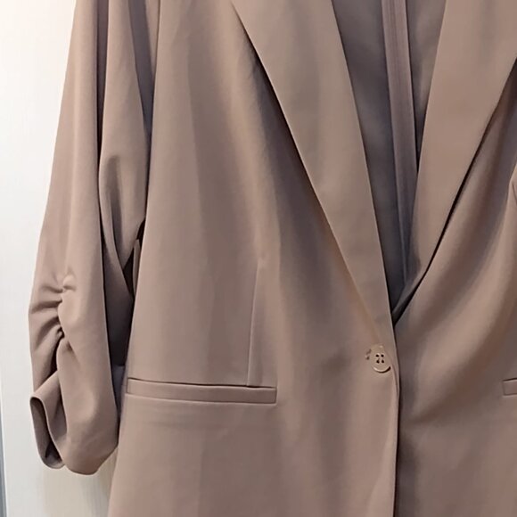 NY Clothing Co.: Women’s Blazer, Size 2X, Tan - Picture 3 of 5